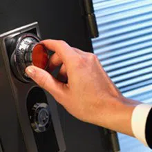 Advanced Locksmith Service Downey, CA 562-263-5446 - sb-com-01